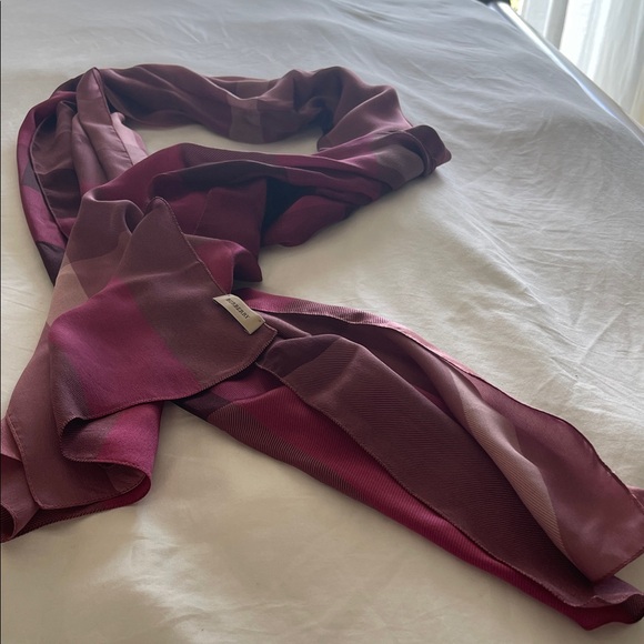 Authentic Burberry silk scarf - Picture 1 of 4